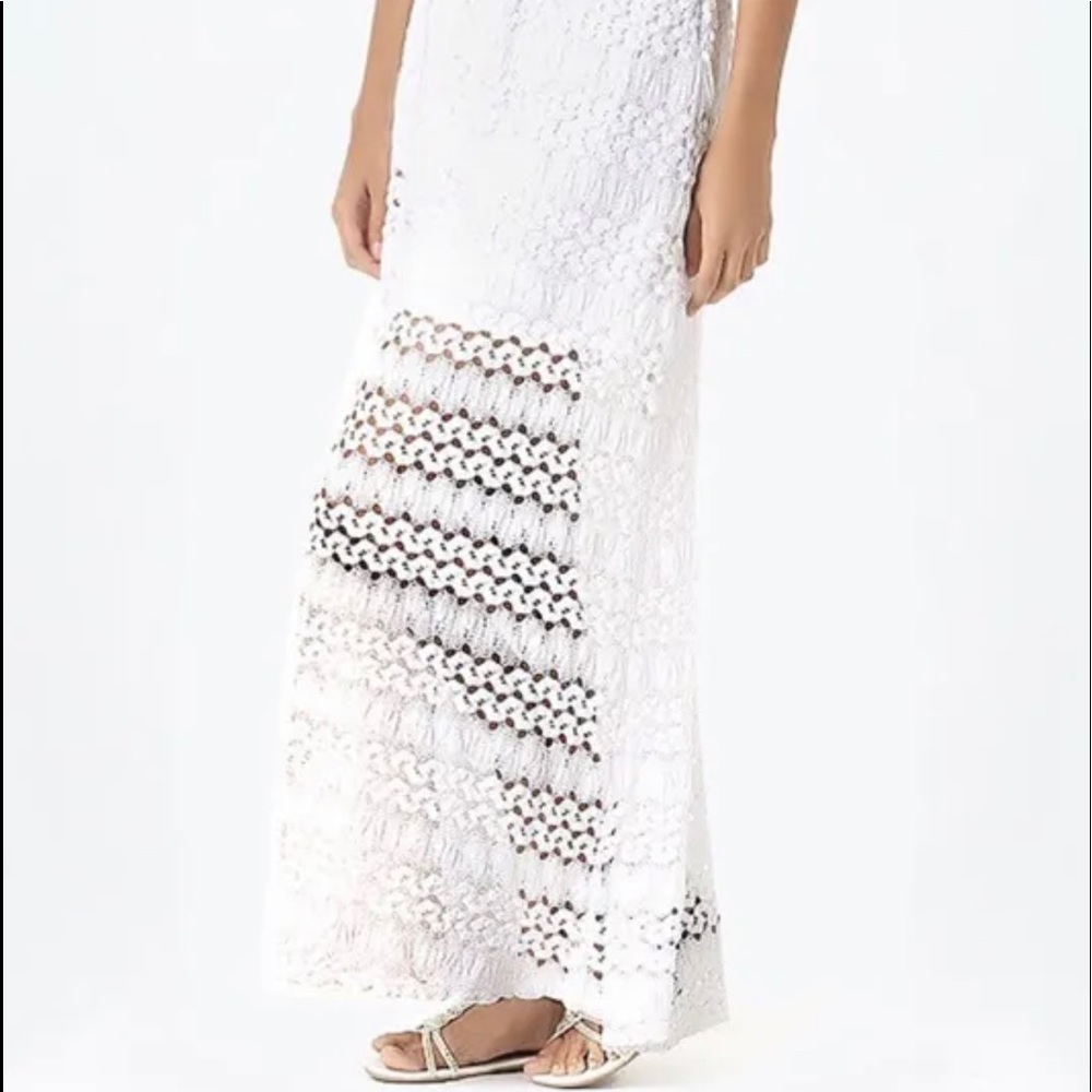 Beautiful BeBe white crotchet maxi dress with lining. - Picture 3 of 4